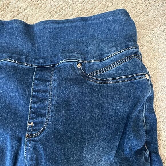Seven7 Blue Skinny Jeans with Subtle Fading - Picture 2 of 3